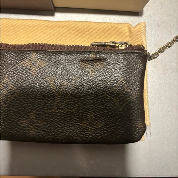 Louis Vuitton Monogram Key Pouch - Picture 3 of 6